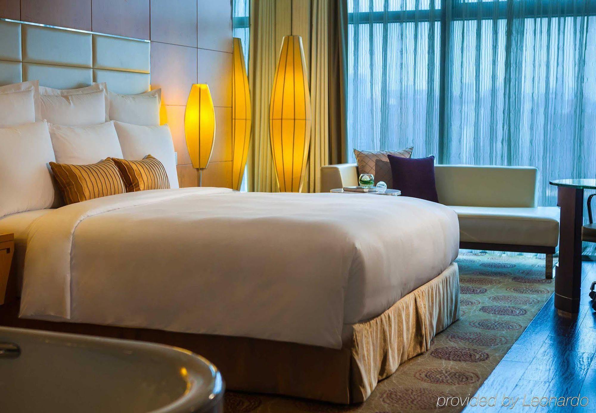 Renaissance Shanghai Putuo Hotel Екстер'єр фото